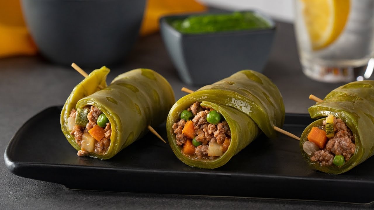 Rollitos de nopal rellenos como ejemplo de platillo mexicano práctico.